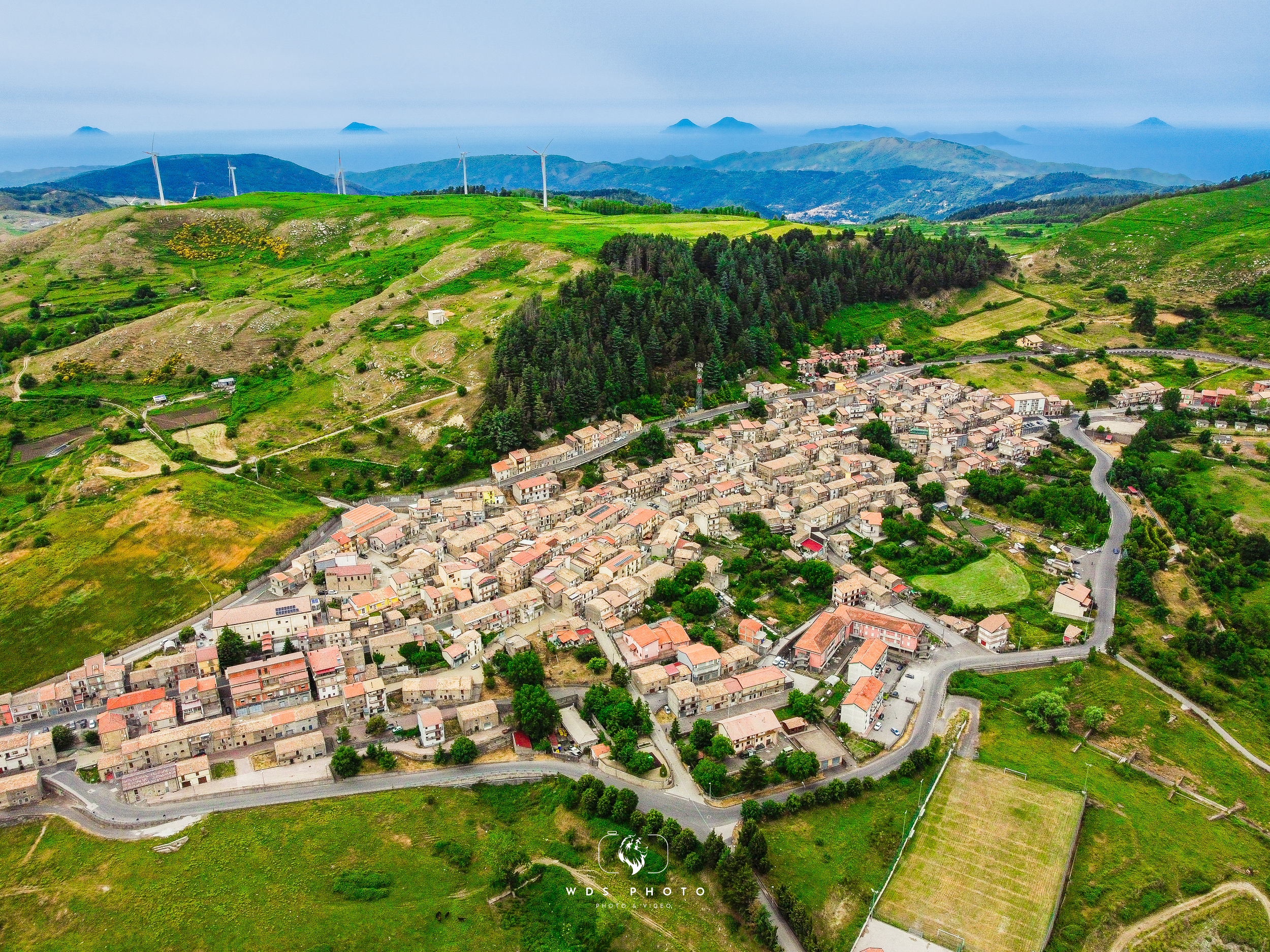 Trekking a Floresta: tra Tholos, Natura e Tradizioni Locali